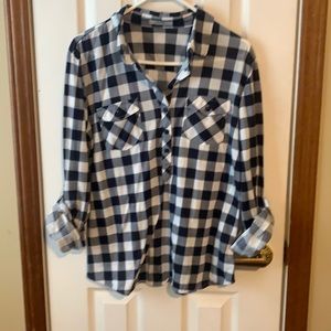 Very cute quarter length sleeve top!!